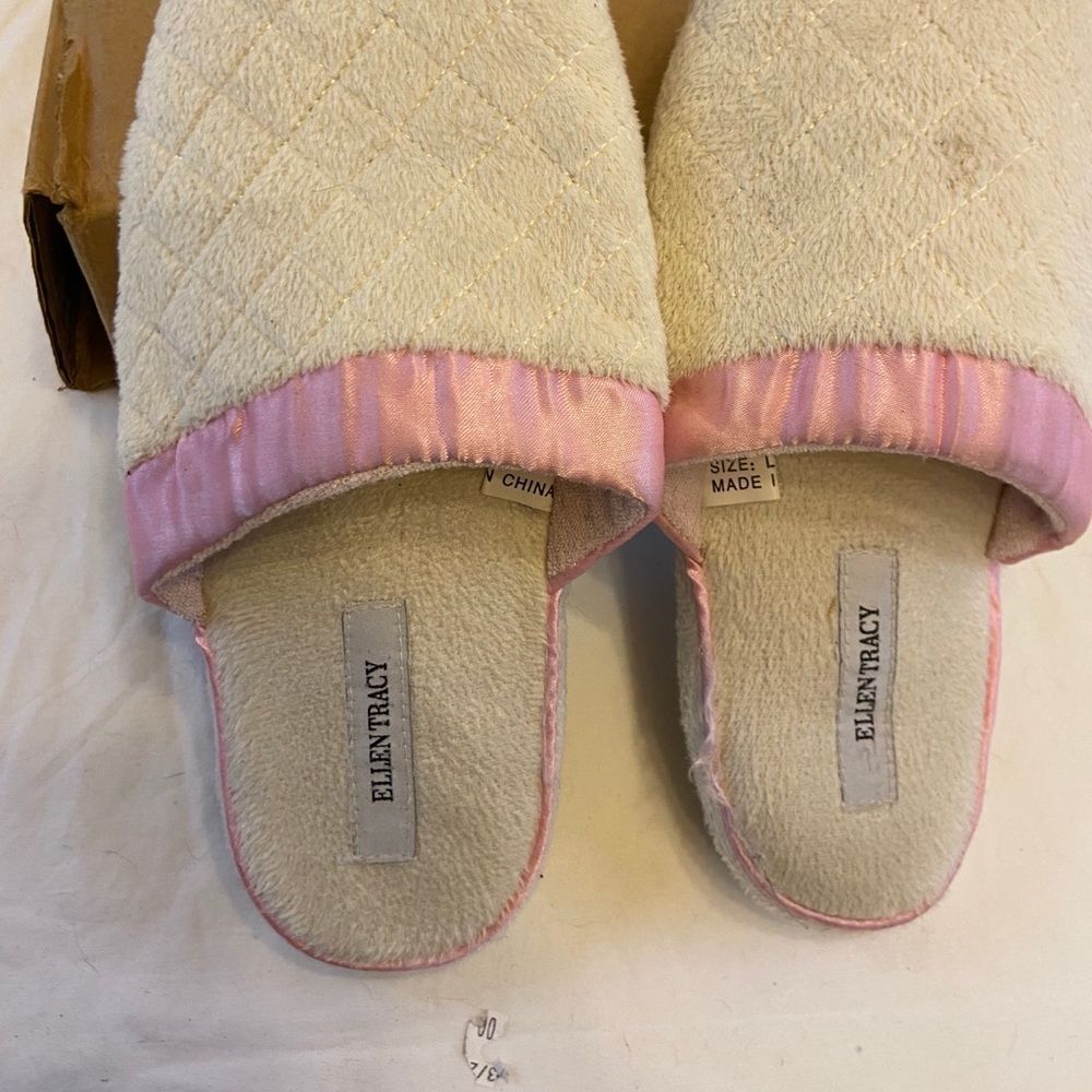 Ellen Tracy large slippers size 9-10 cream pink shoes slip ons